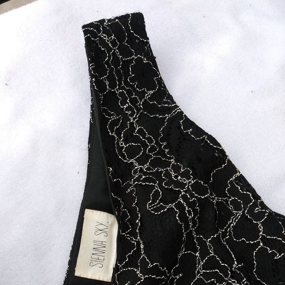 Black and white lace dress - Picture 6 of 6